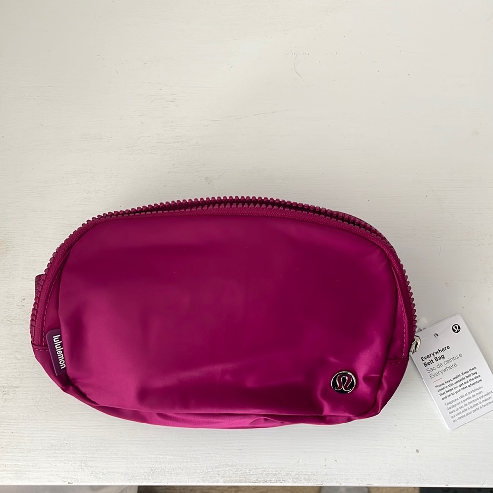 NWT Lululemon Everywhere Belt Bag 1 L Wild Berry